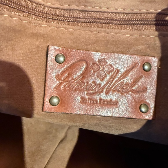 Patricia Nash Cobblestone Urbino shoulderbag. Studded strap closure, distressed - Picture 2 of 16